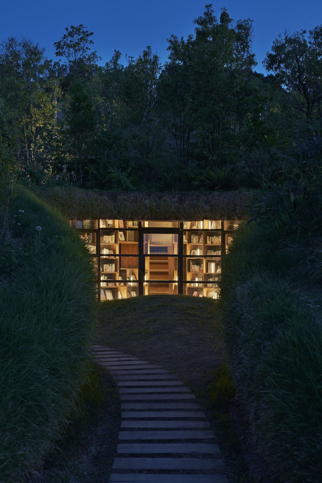 Library With Napping Area Library in the Earth | Hiroshi Nakamura & NAP - Arch2O.com