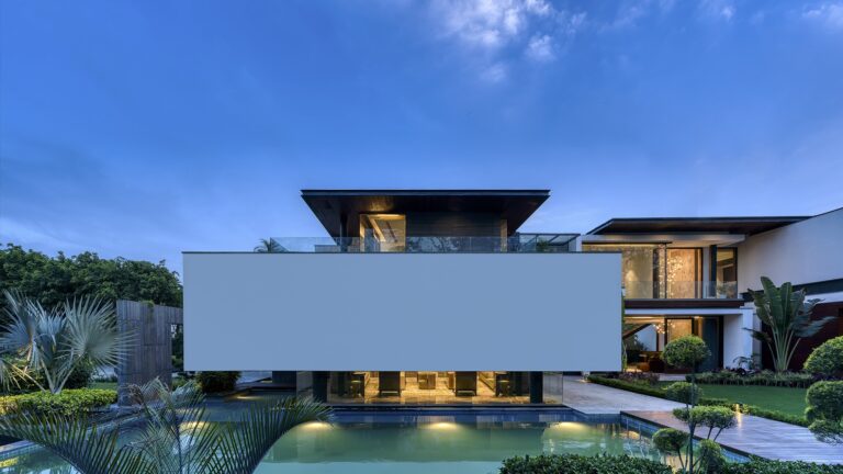 Folded Wall House | DADA Partners