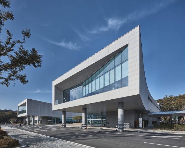 Hwaseong Hambaeksan Memorial Park | HAEAHN Architecture