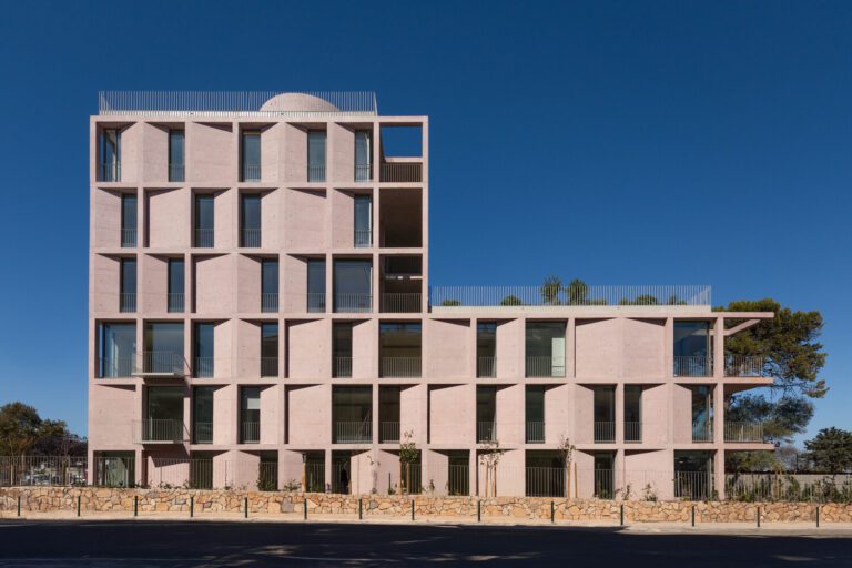 Housing Building in Cascais | Atelier AAVV