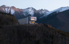 Poodom Deqin Meri Hotel