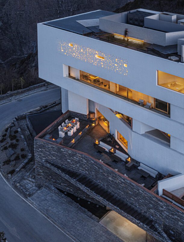 Poodom Deqin Meri Hotel