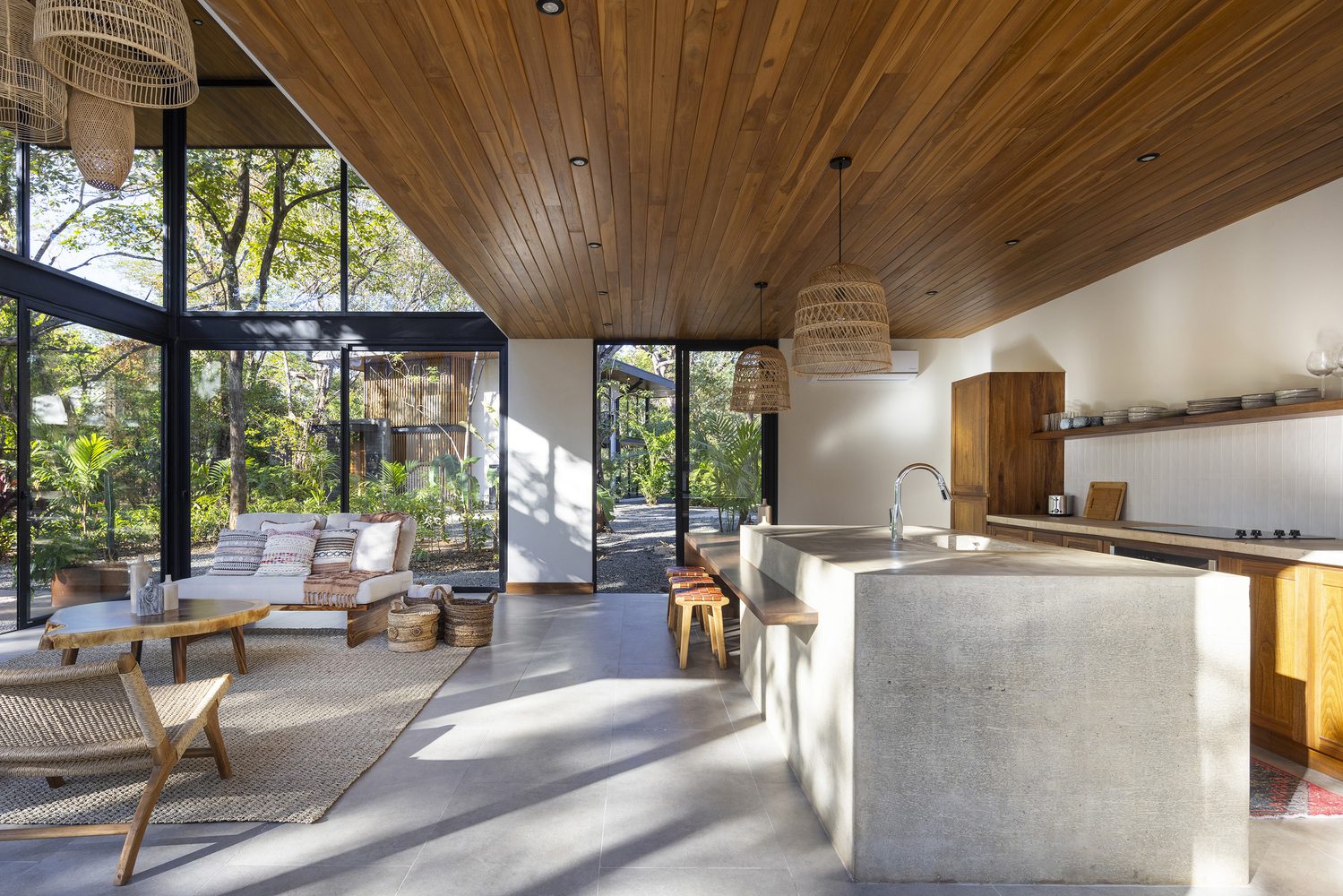 Indo Avellanas House