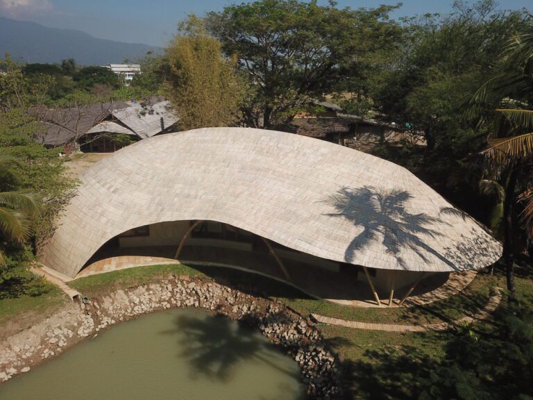 Architect Office at the Water's Edge | Chiangmai Life Architects