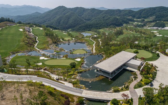 CASCADIA Golf Club | STRX Architects