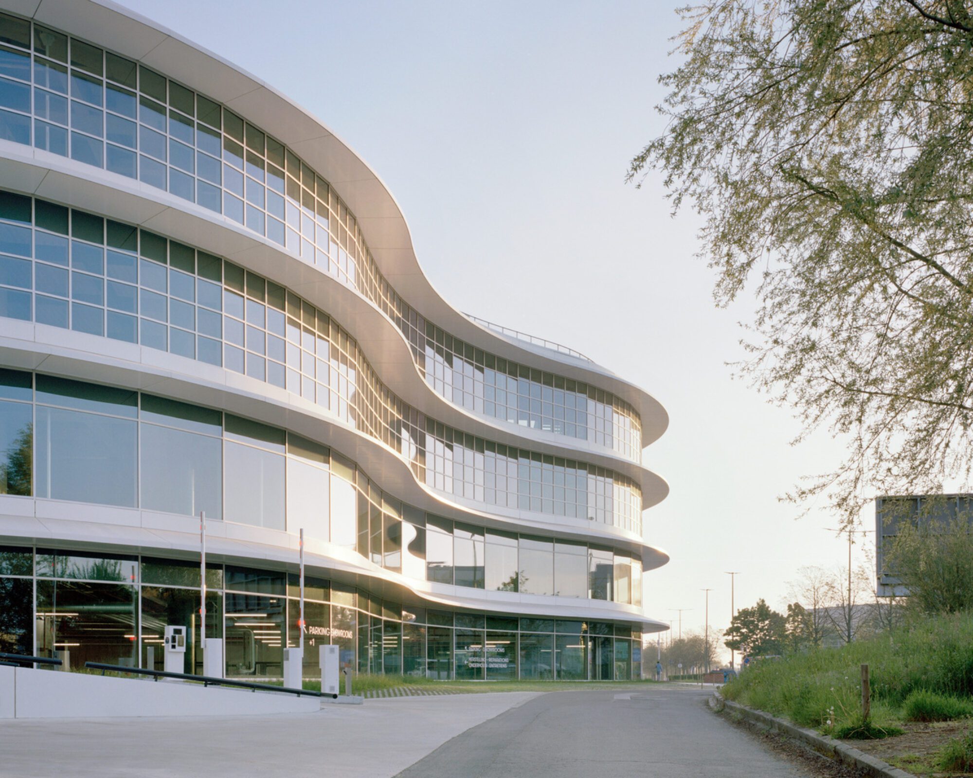 Mobilis Automotive Building | XDGA - Arch2O.com