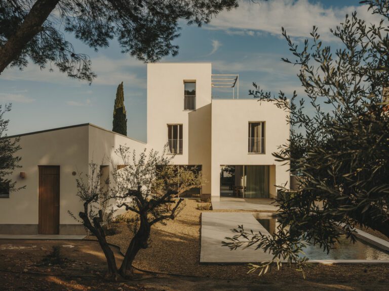 TD House | Skye Maunsell Studio + Jordi Veciana + Juan Gurrea Rumeu