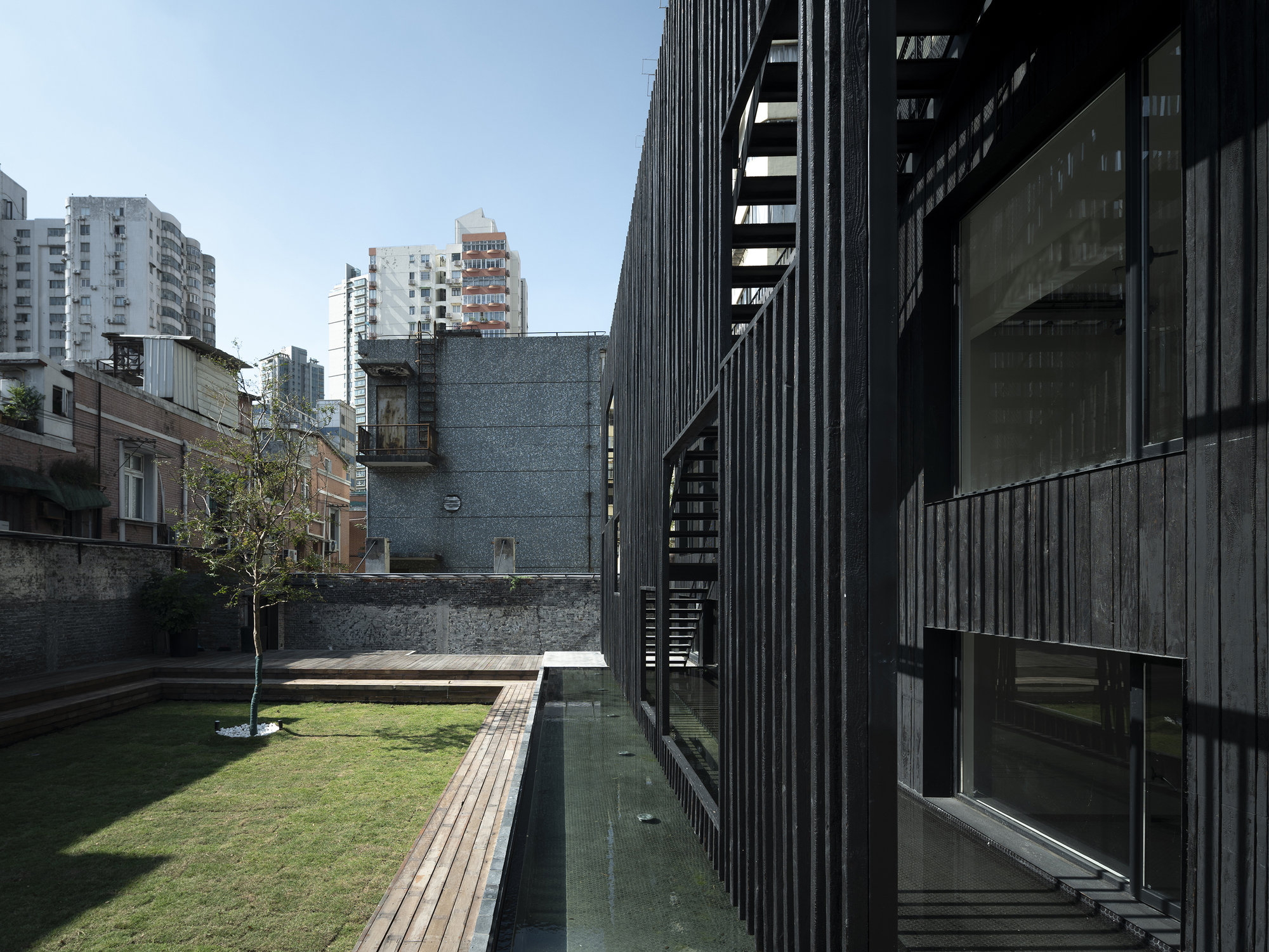 Jing'an Community Pool House