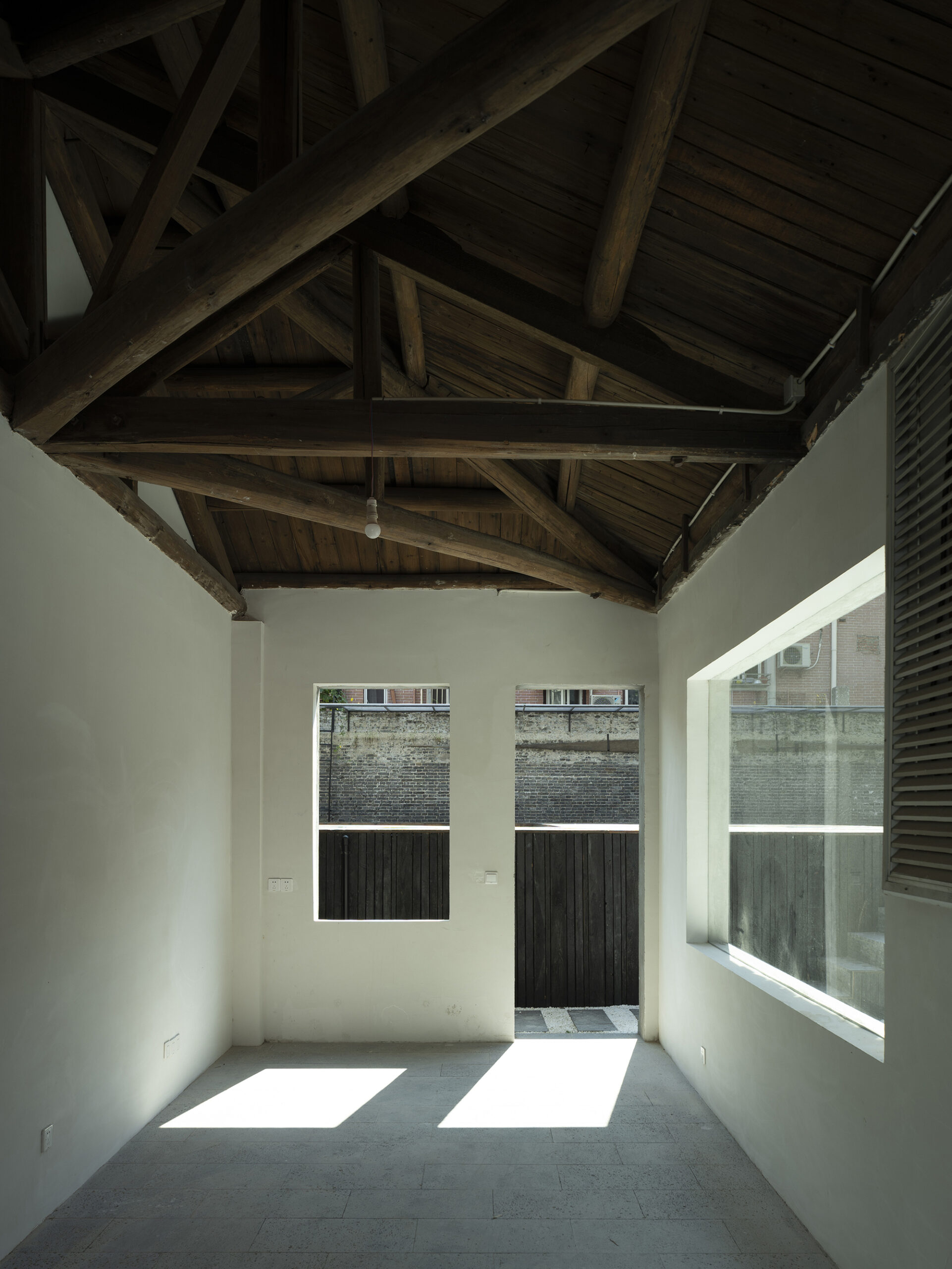 Jing'an Community Pool House