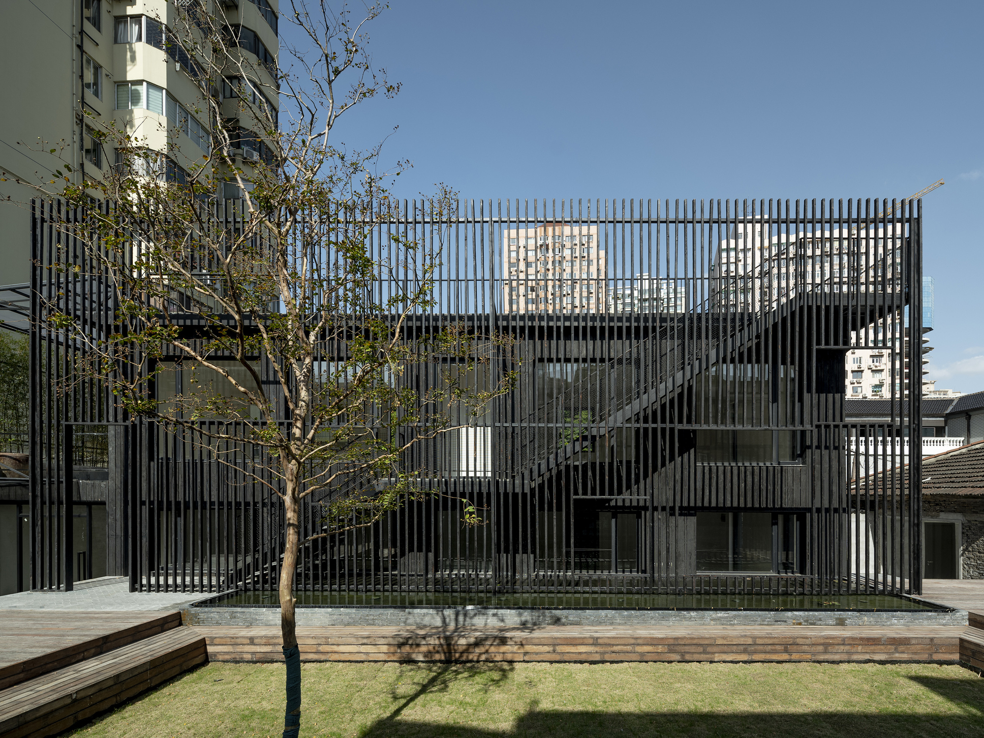 Jing'an Community Pool House