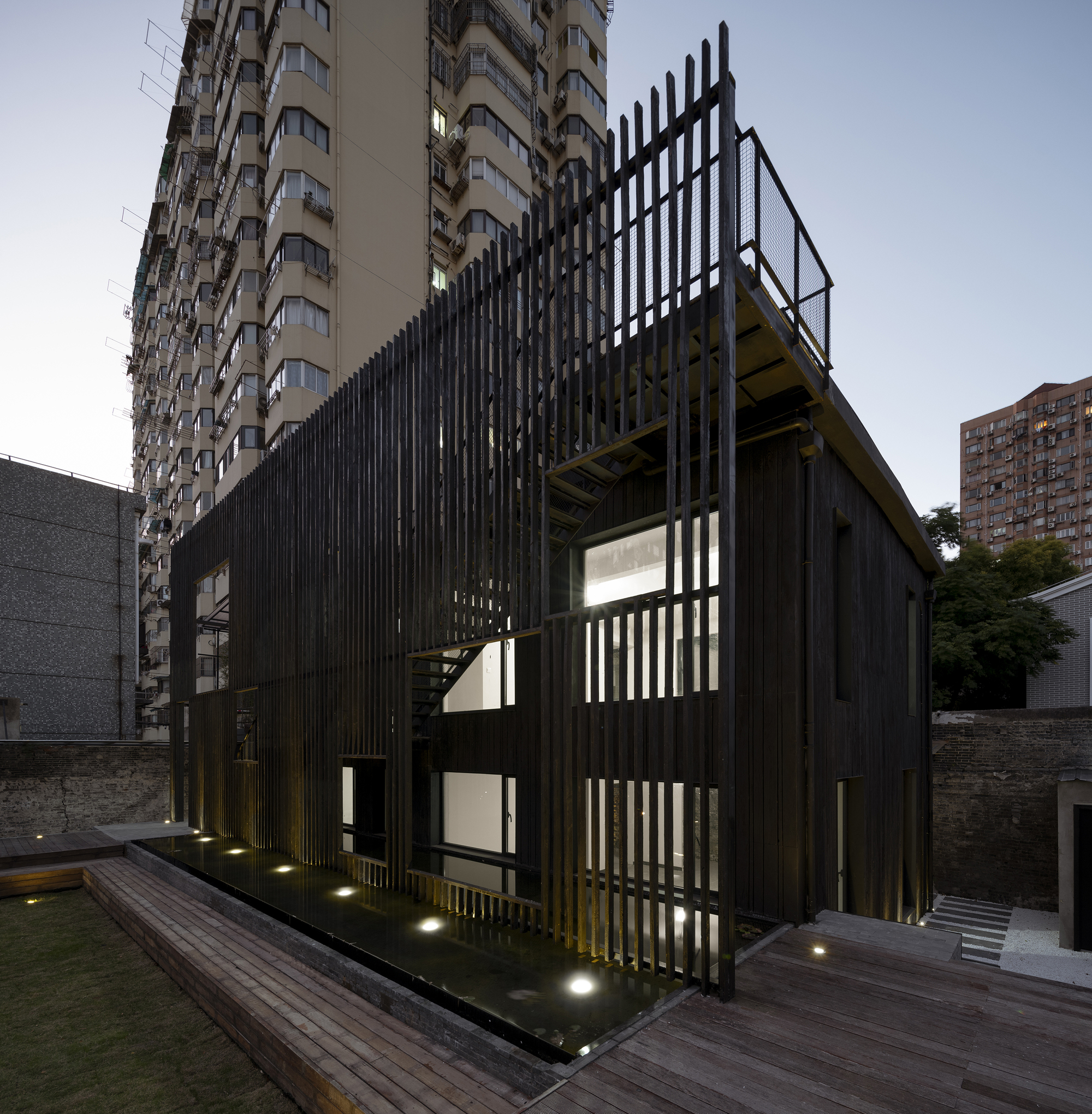 Jing'an Community Pool House