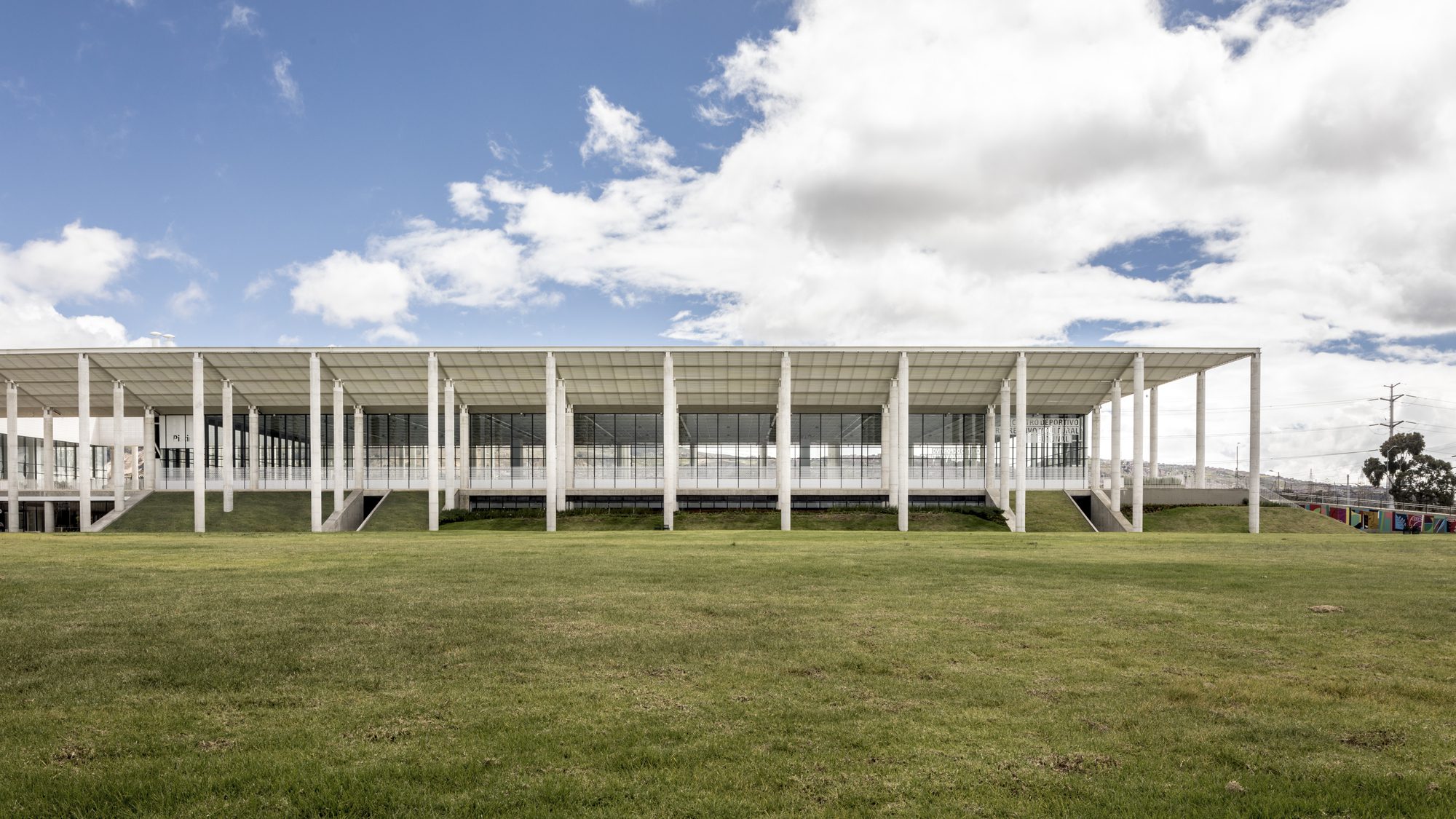 Reacreation and Cultural Center of Parque Metropolitano El Tunal