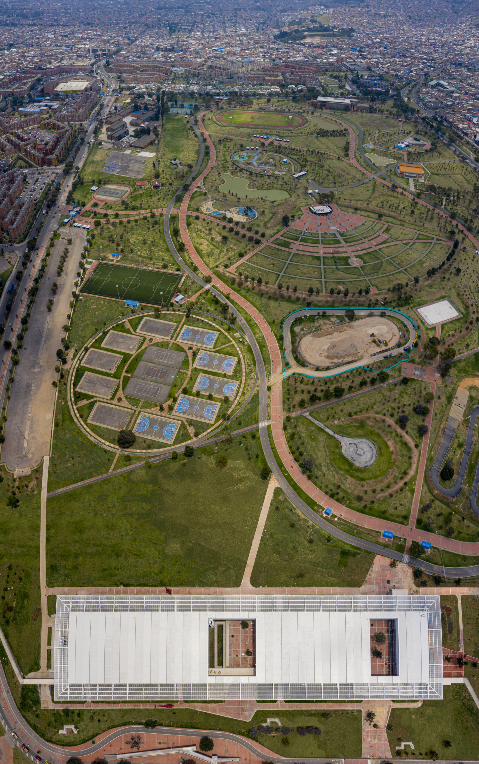 Reacreation and Cultural Center of Parque Metropolitano El Tunal