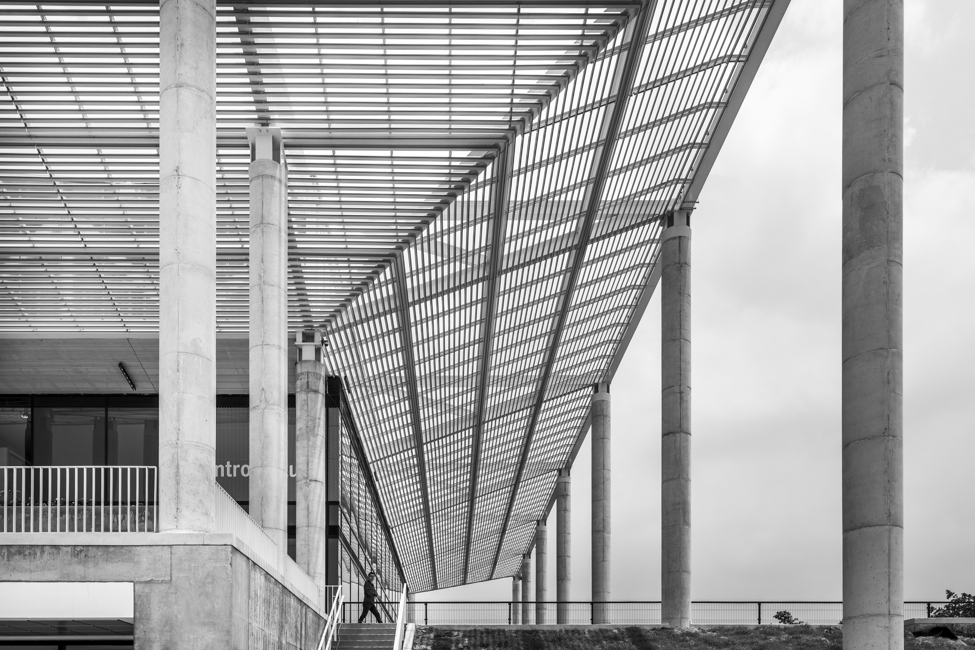 Reacreation and Cultural Center of Parque Metropolitano El Tunal