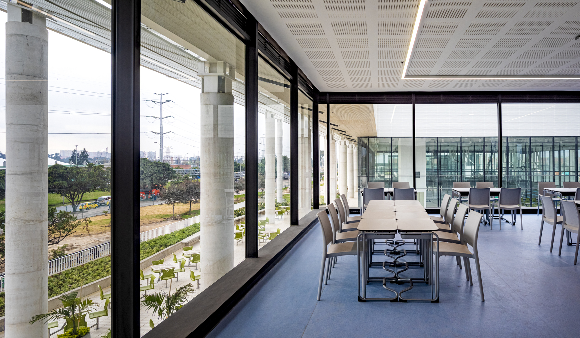 Reacreation and Cultural Center of Parque Metropolitano El Tunal