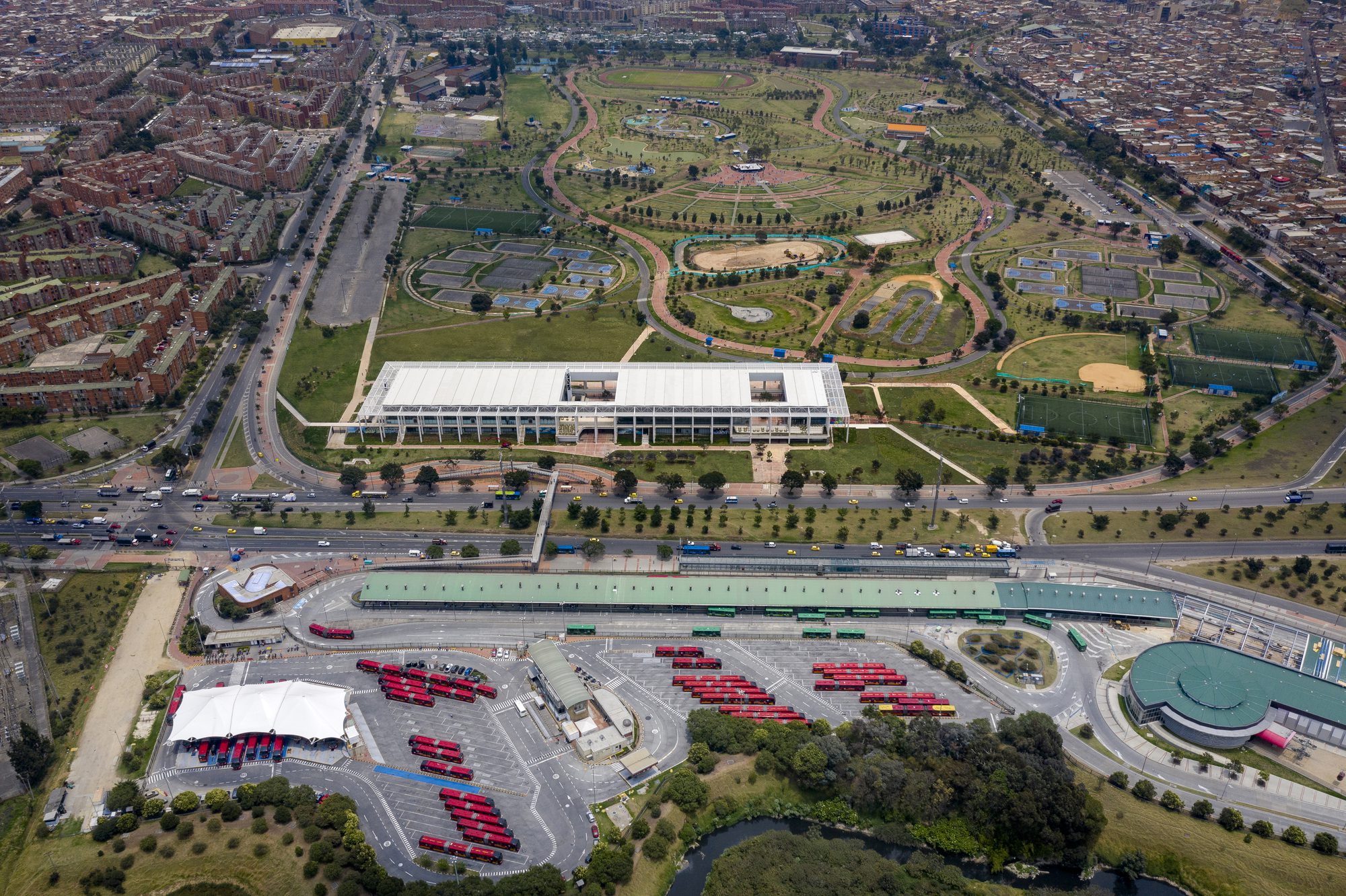 Reacreation and Cultural Center of Parque Metropolitano El Tunal
