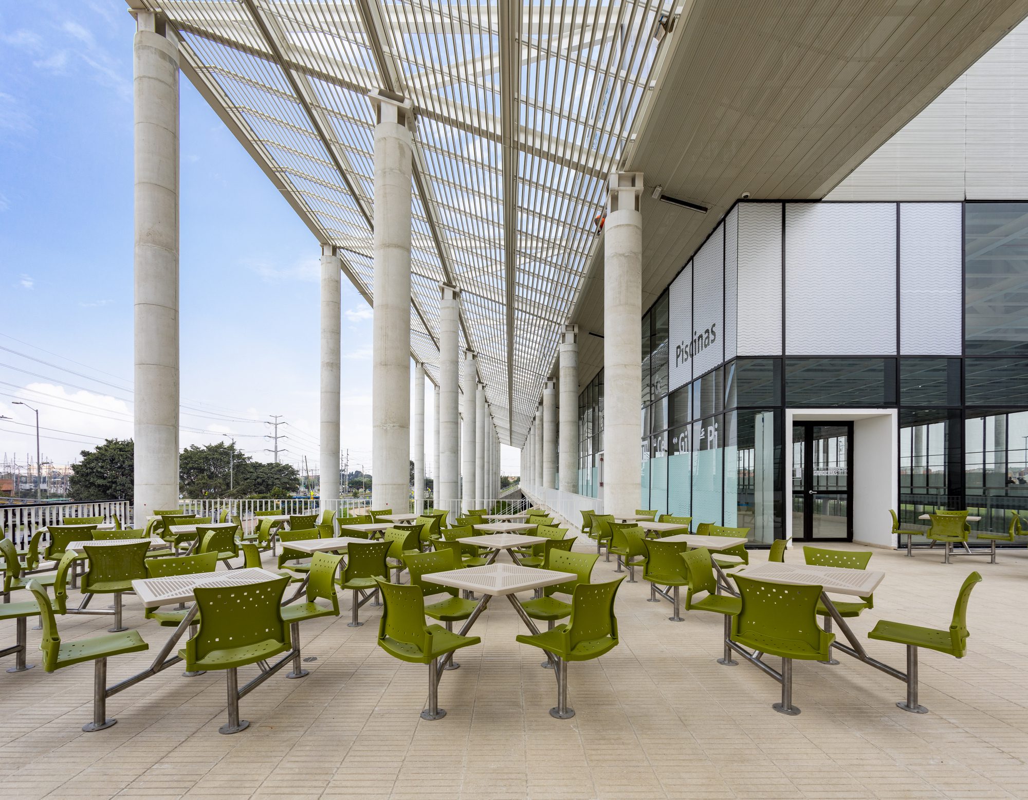 Reacreation and Cultural Center of Parque Metropolitano El Tunal