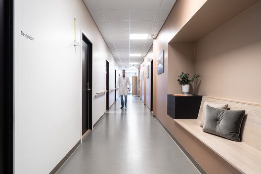 Physician hallway 01