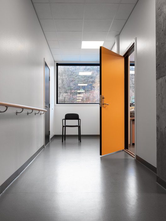 Physician hallway 02