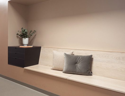 Physician hallway detail 02