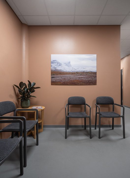 Physio waiting room 01