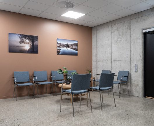 Waiting room 01