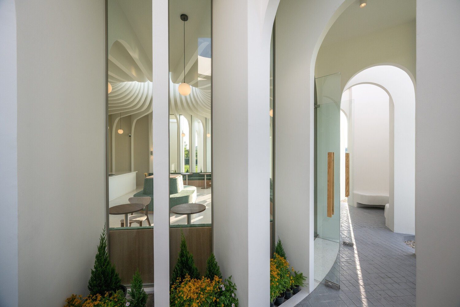 Curvy Dining