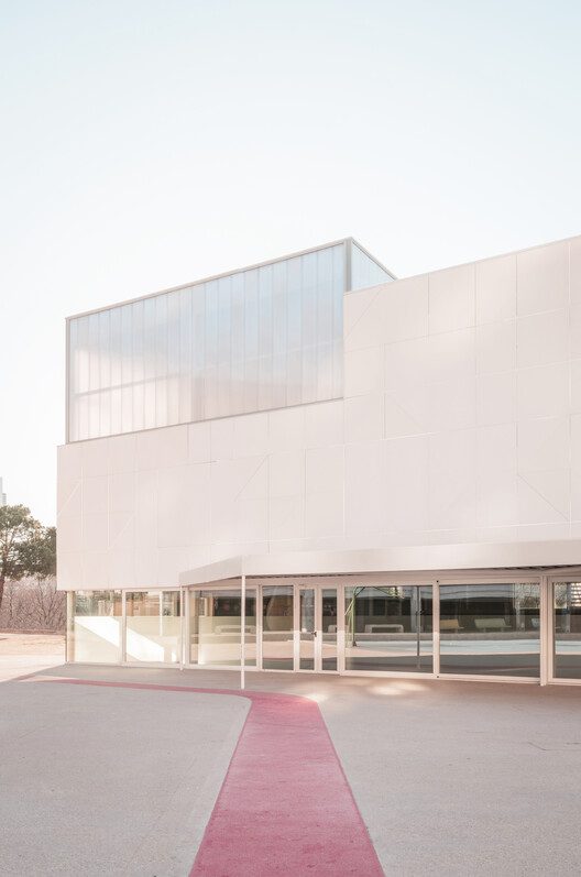 multisport pavilion oaob architecture 4