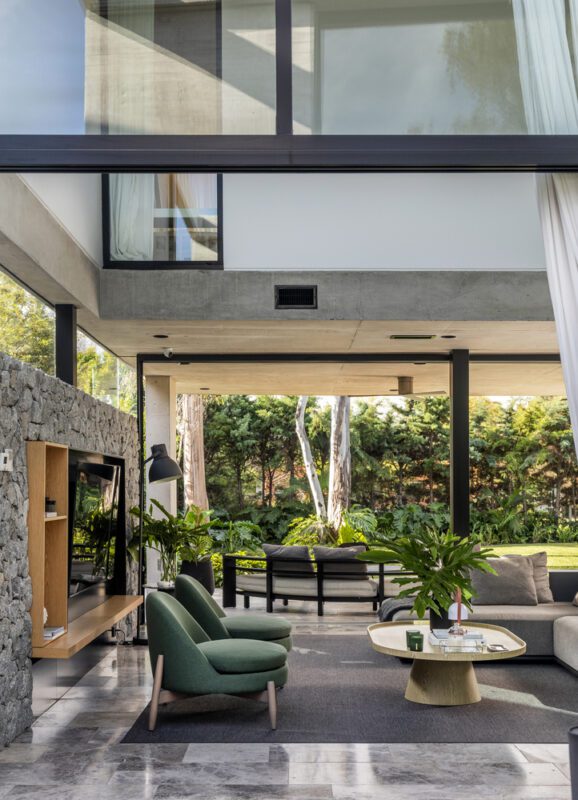 casa oval jorgelina tortorici and asociados plus nicolas lanza 12 Oval House