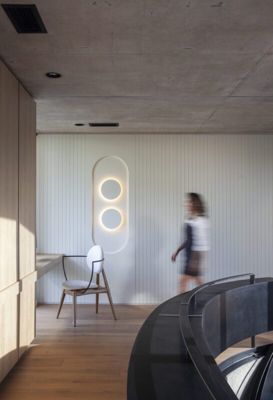 casa oval jorgelina tortorici and asociados plus nicolas lanza 15 Oval House