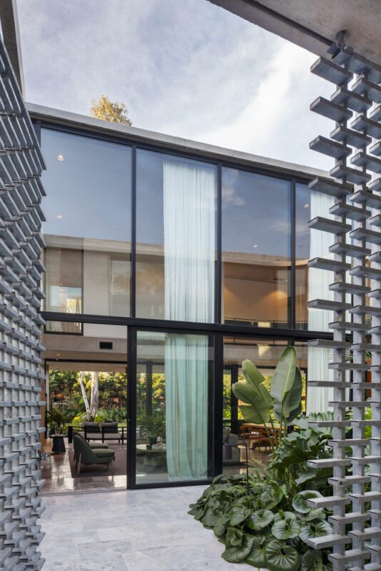 casa oval jorgelina tortorici and asociados plus nicolas lanza 17 Oval House