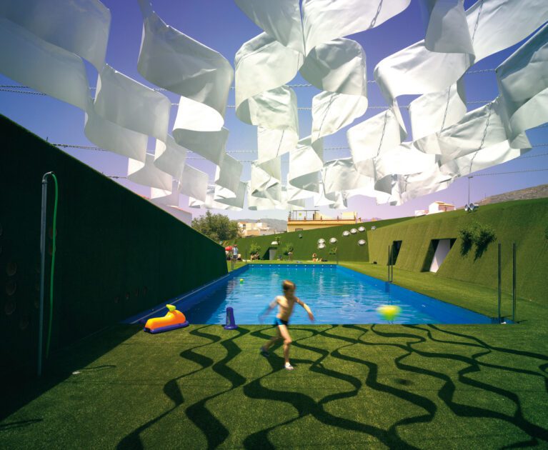 Public Pool on a Urban Artificial Valley | DJ Arquitectura