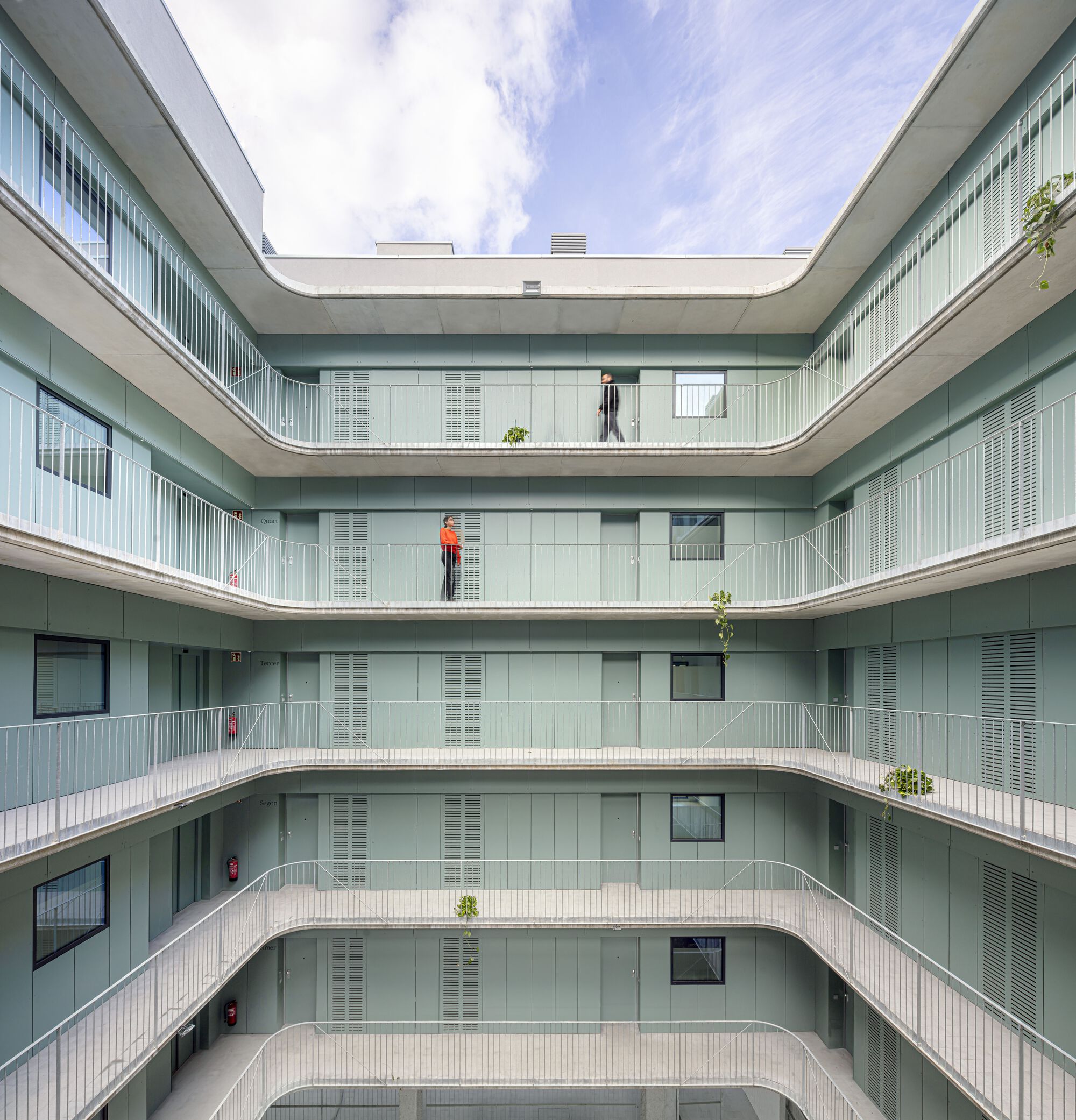 31 Social Housing Units in Torre Baró