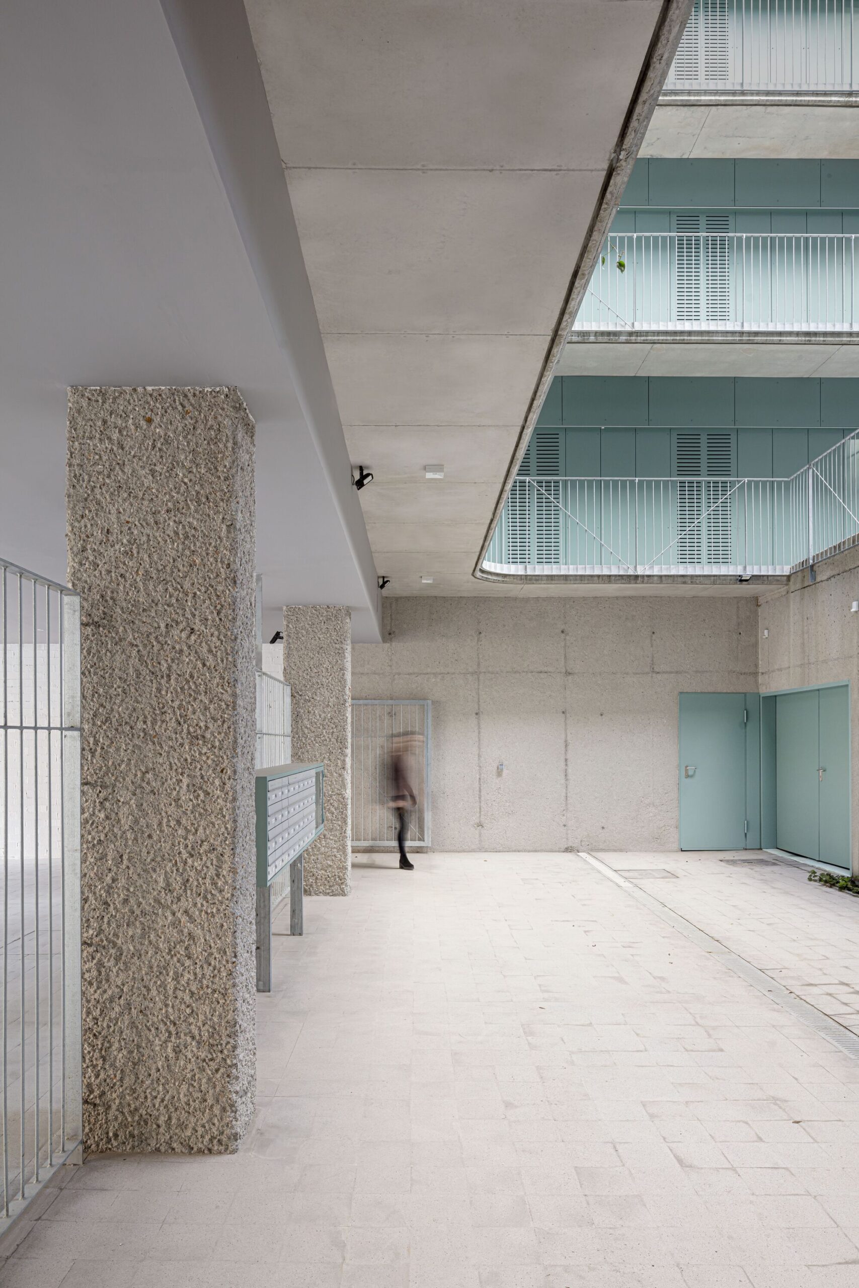 31 Social Housing Units in Torre Baró