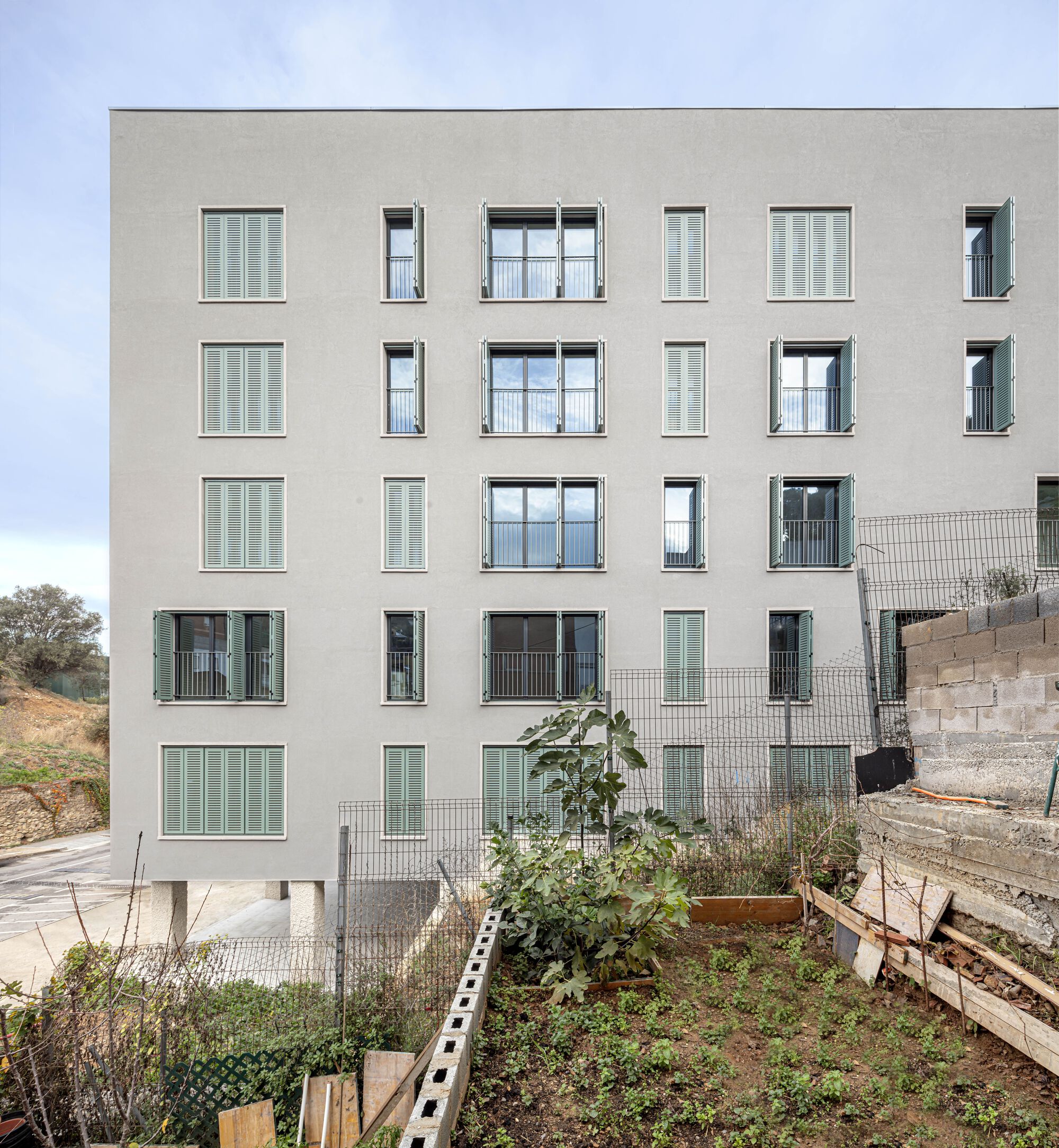 31 Social Housing Units in Torre Baró
