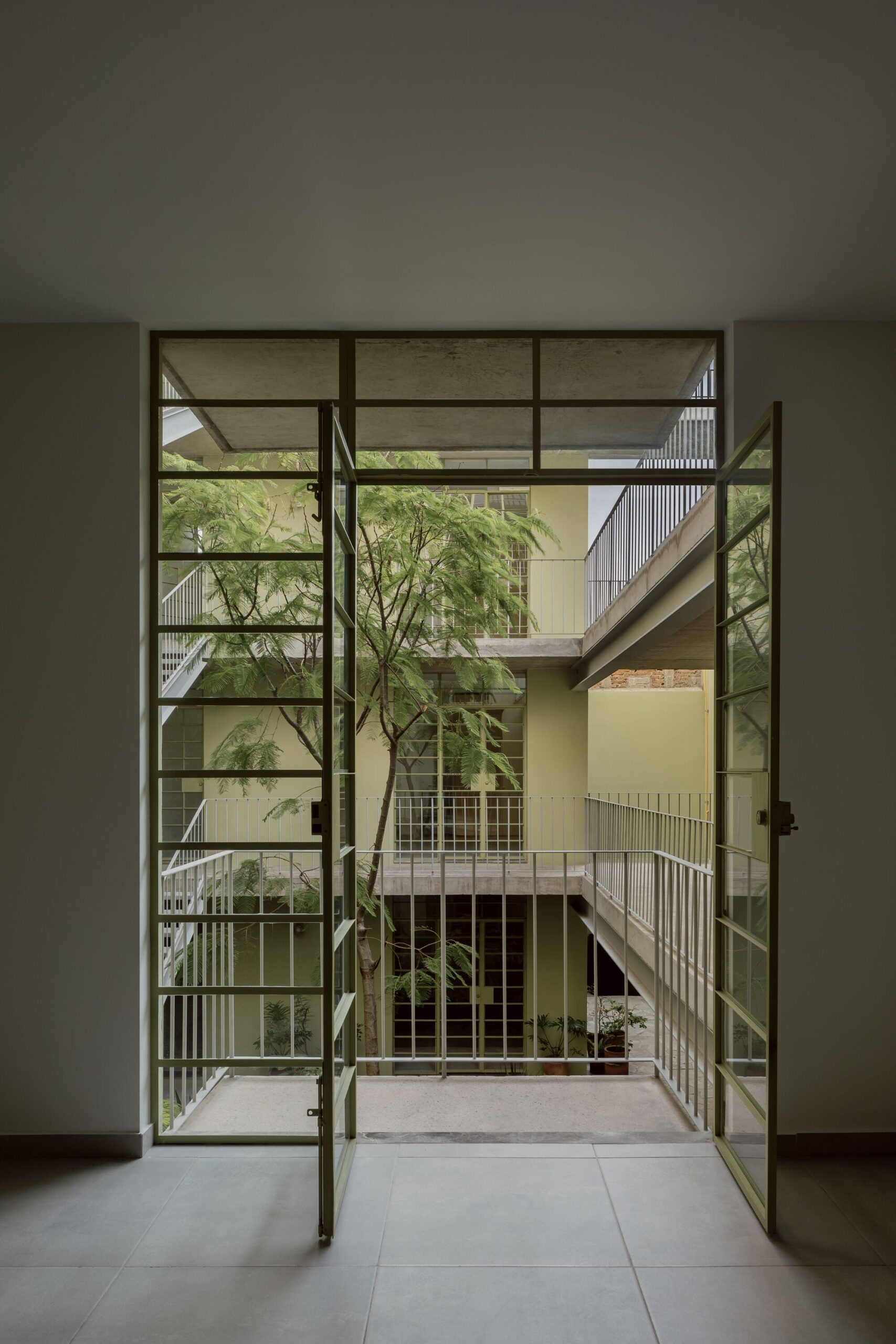 XX de Noviembre Apartment Building