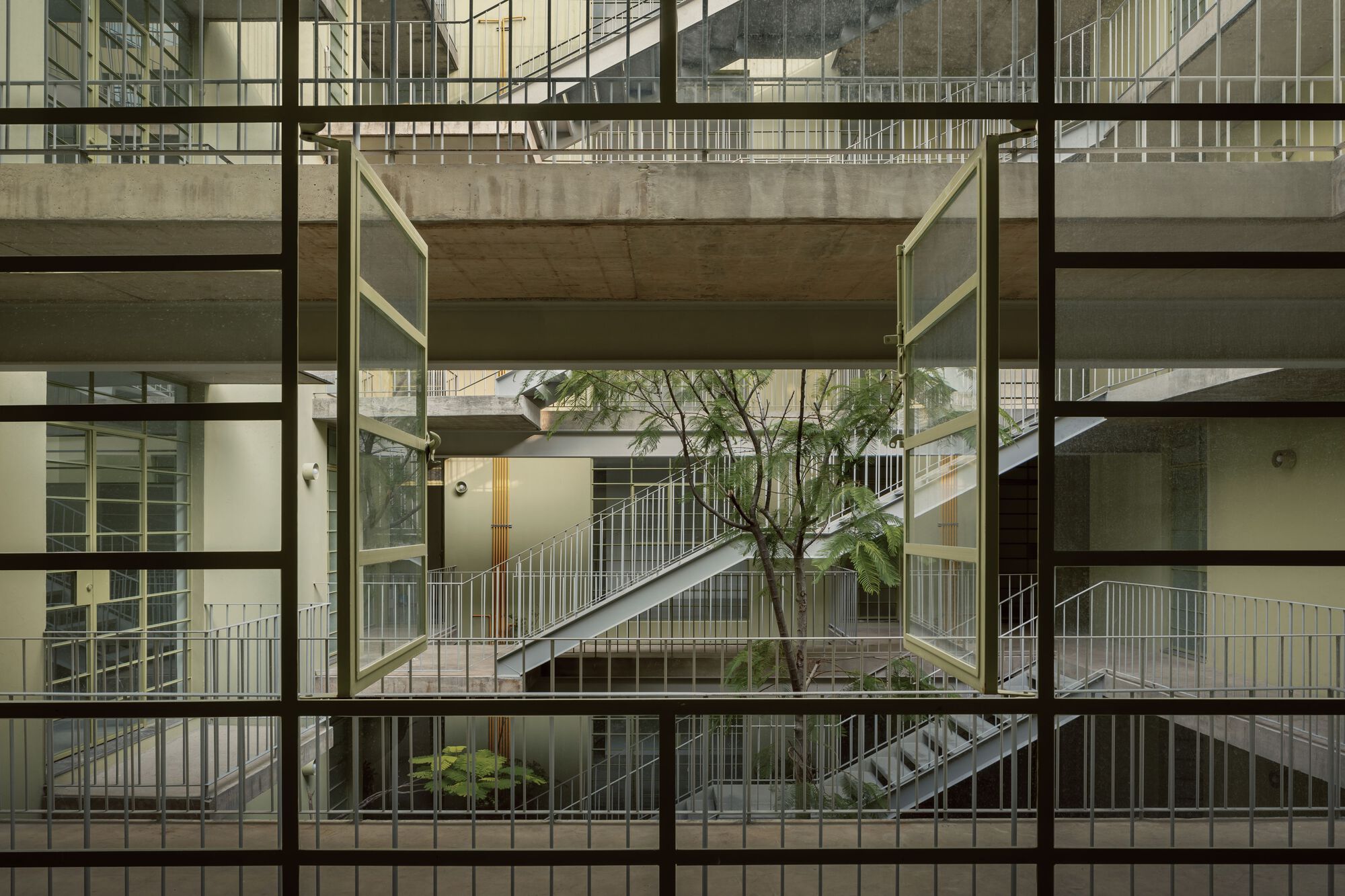 XX de Noviembre Apartment Building