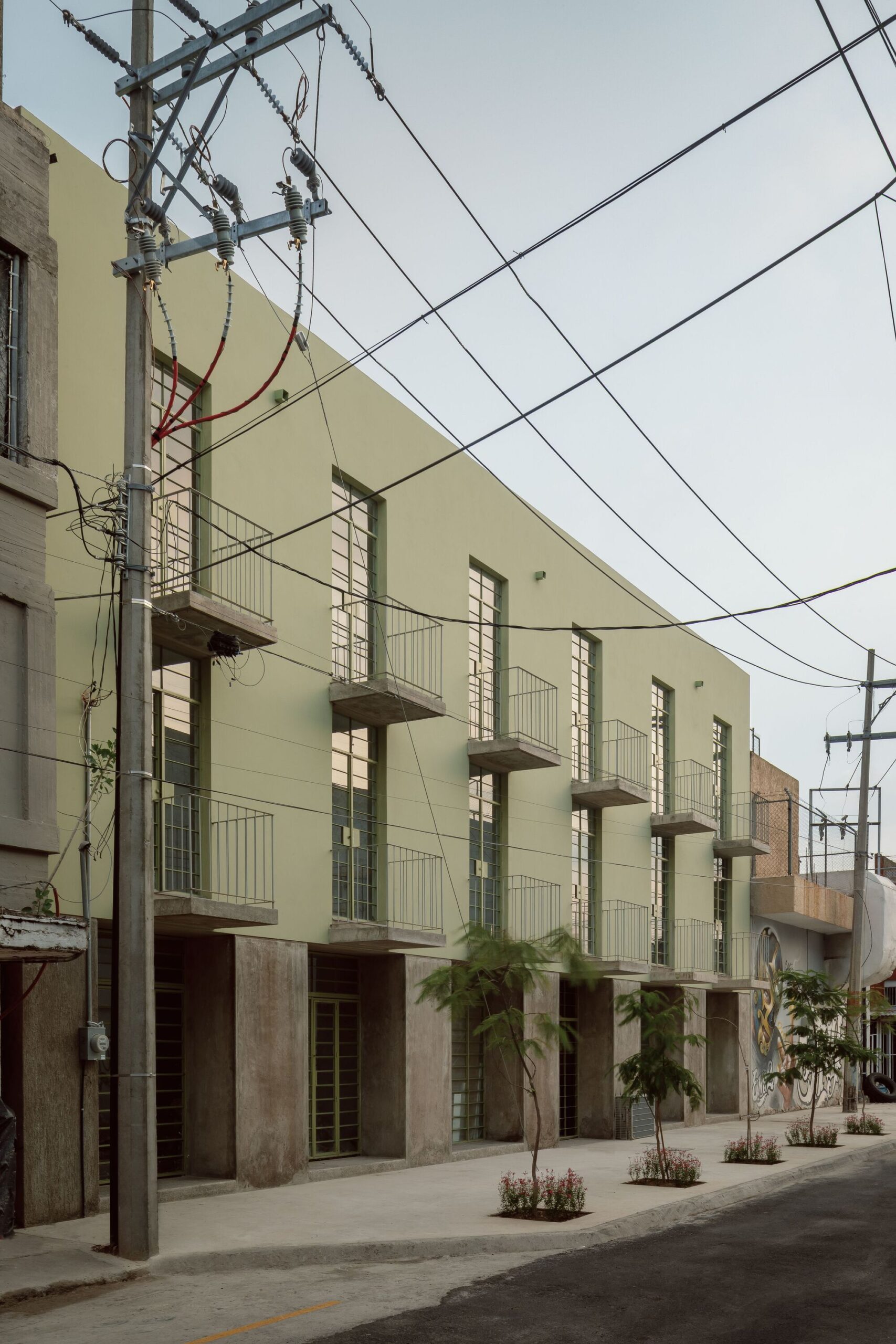 XX de Noviembre Apartment Building