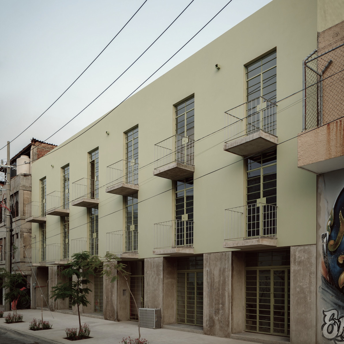 XX de Noviembre Apartment Building
