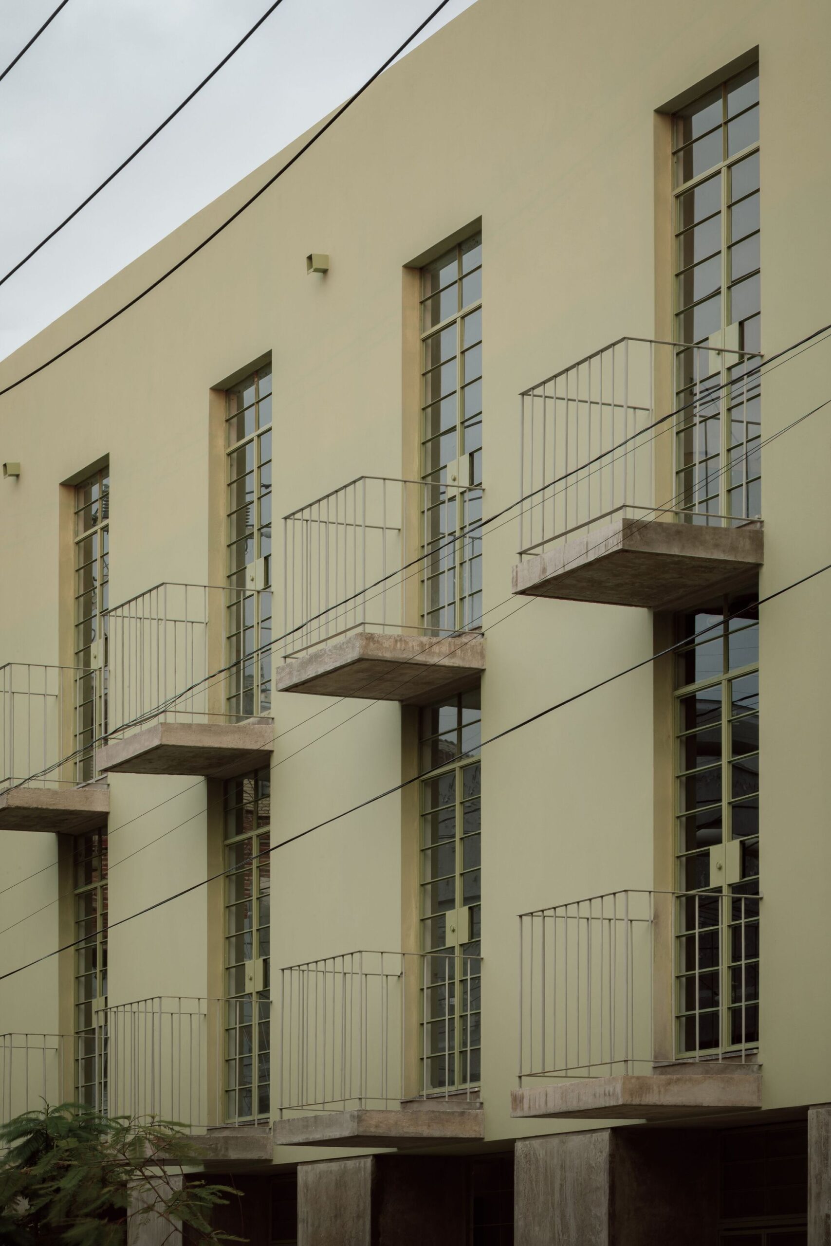 XX de Noviembre Apartment Building