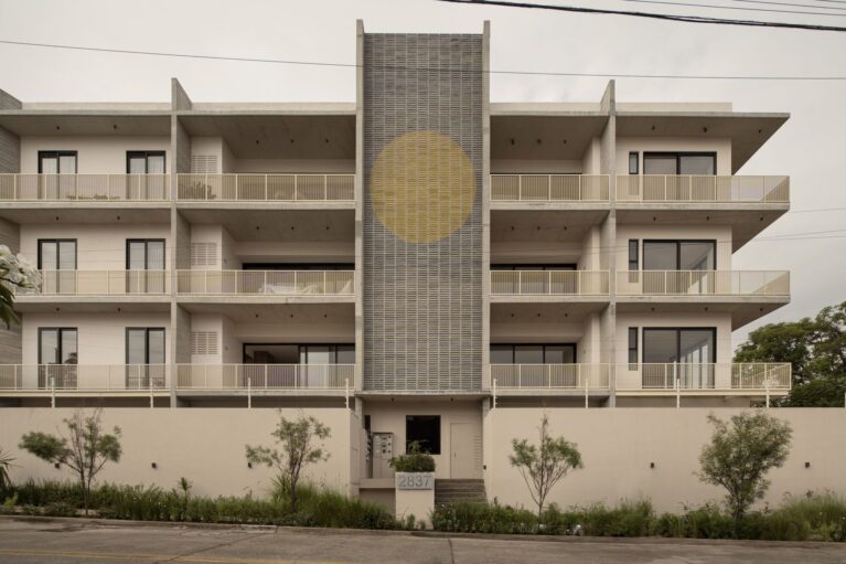 La Guiara Colomos Building | Trópico de Arquitectura + GONZALEZFRANCO Arquitectura