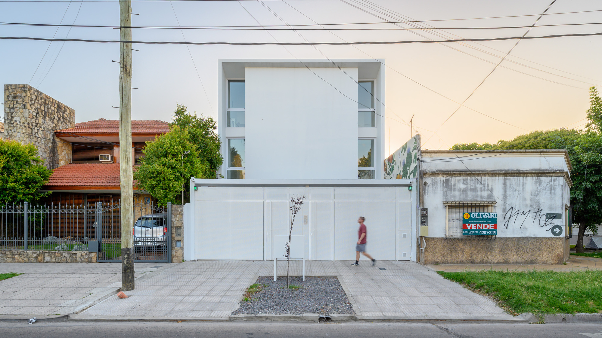 Emilio Zola 5915 Building