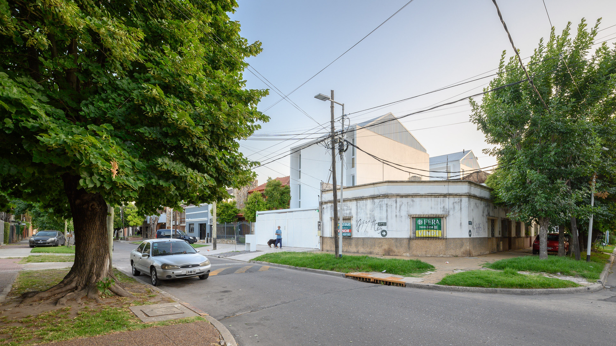 Emilio Zola 5915 Building