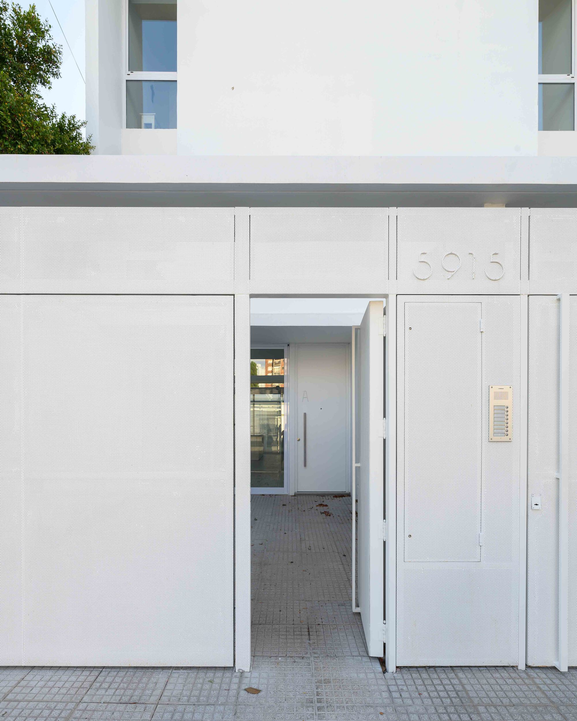 Emilio Zola 5915 Building