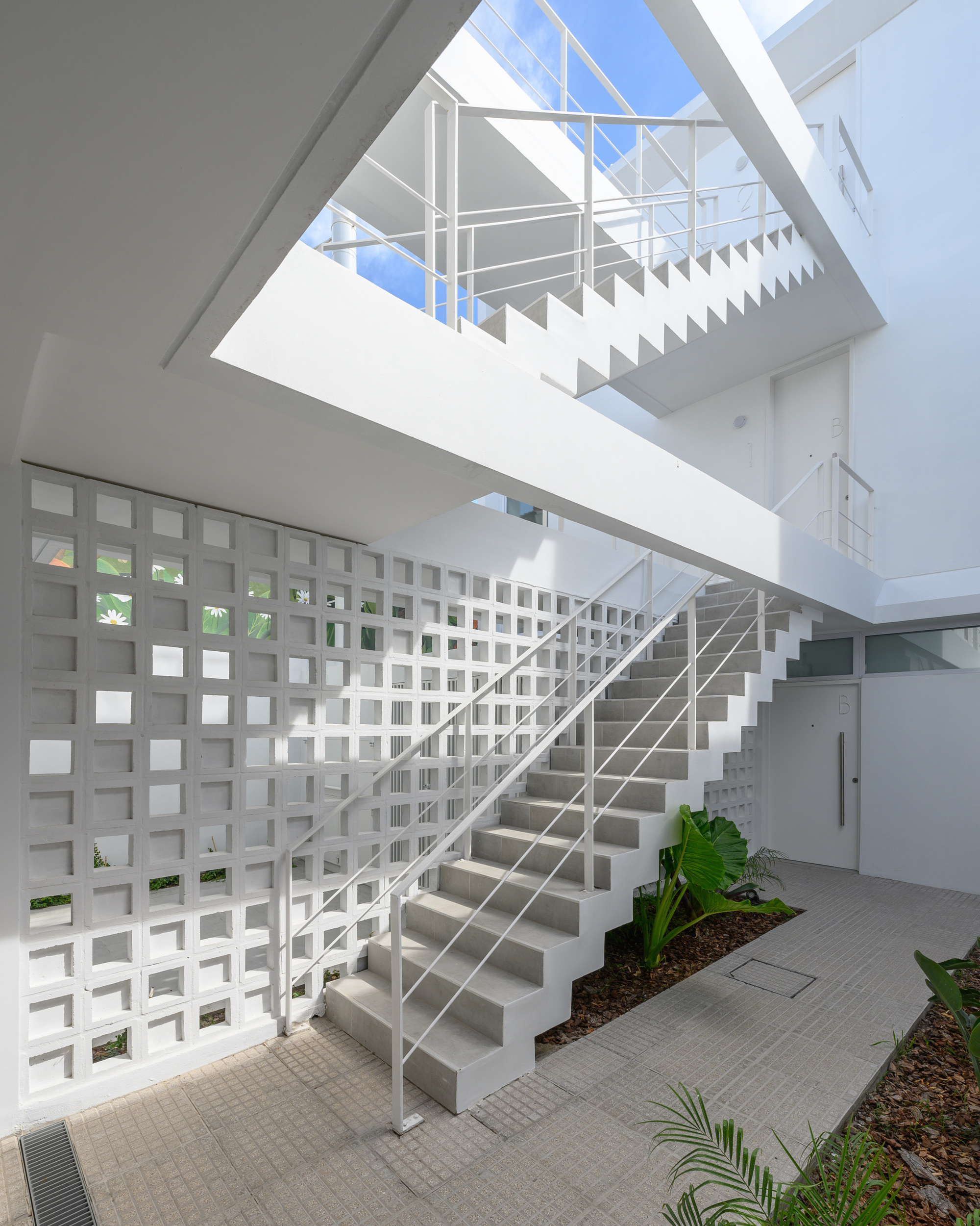 Emilio Zola 5915 Building