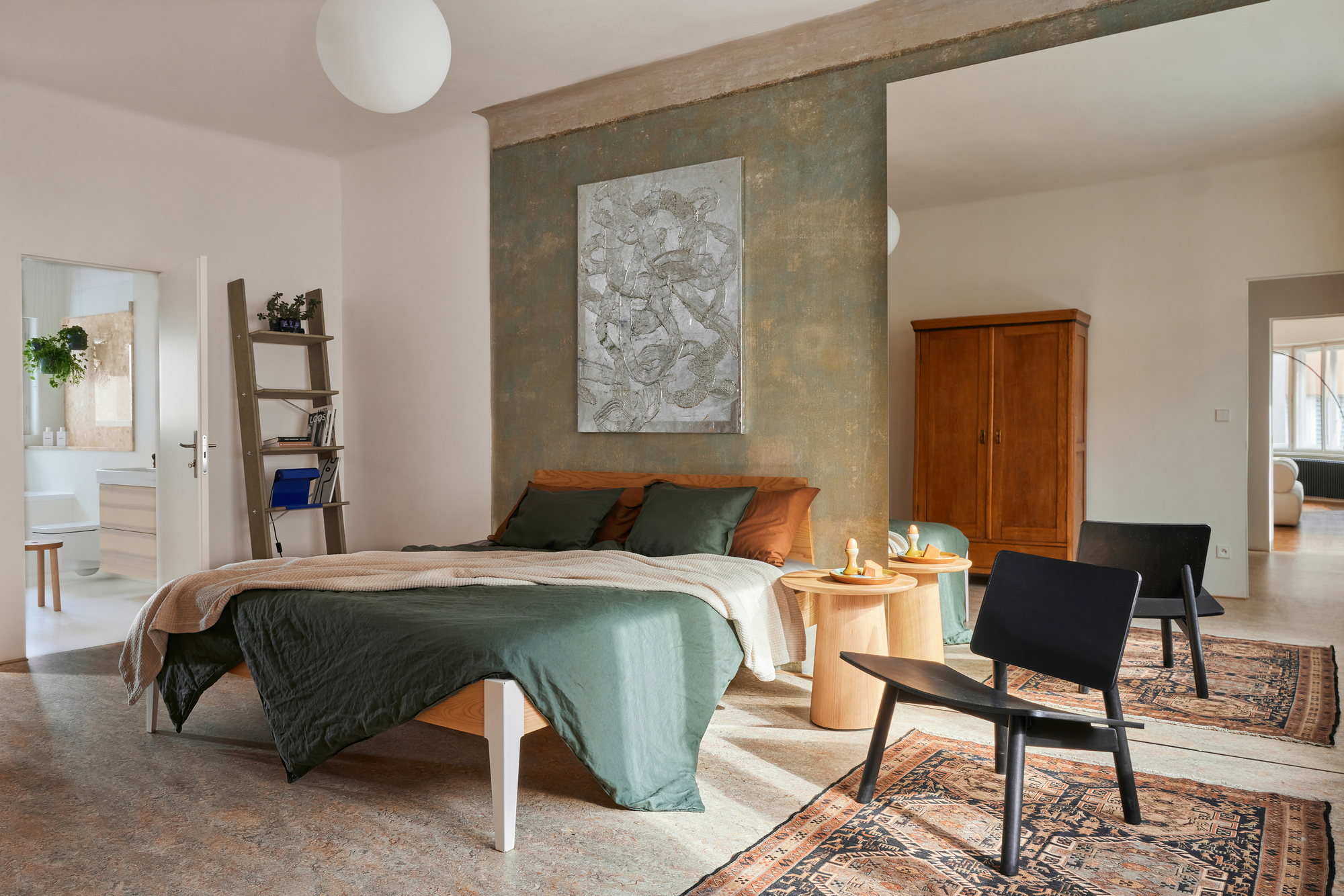 Family Silver Apartment