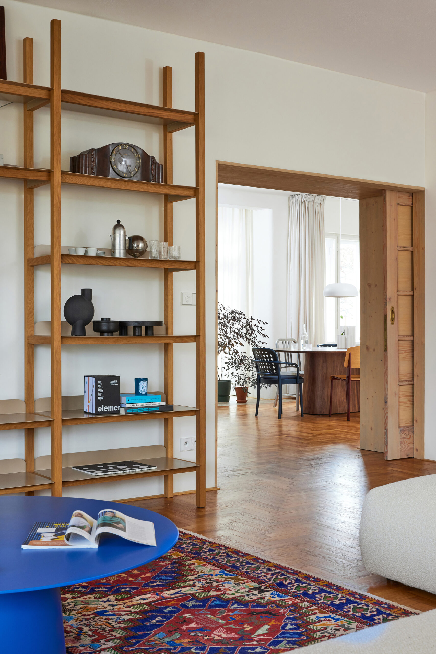 Family Silver Apartment