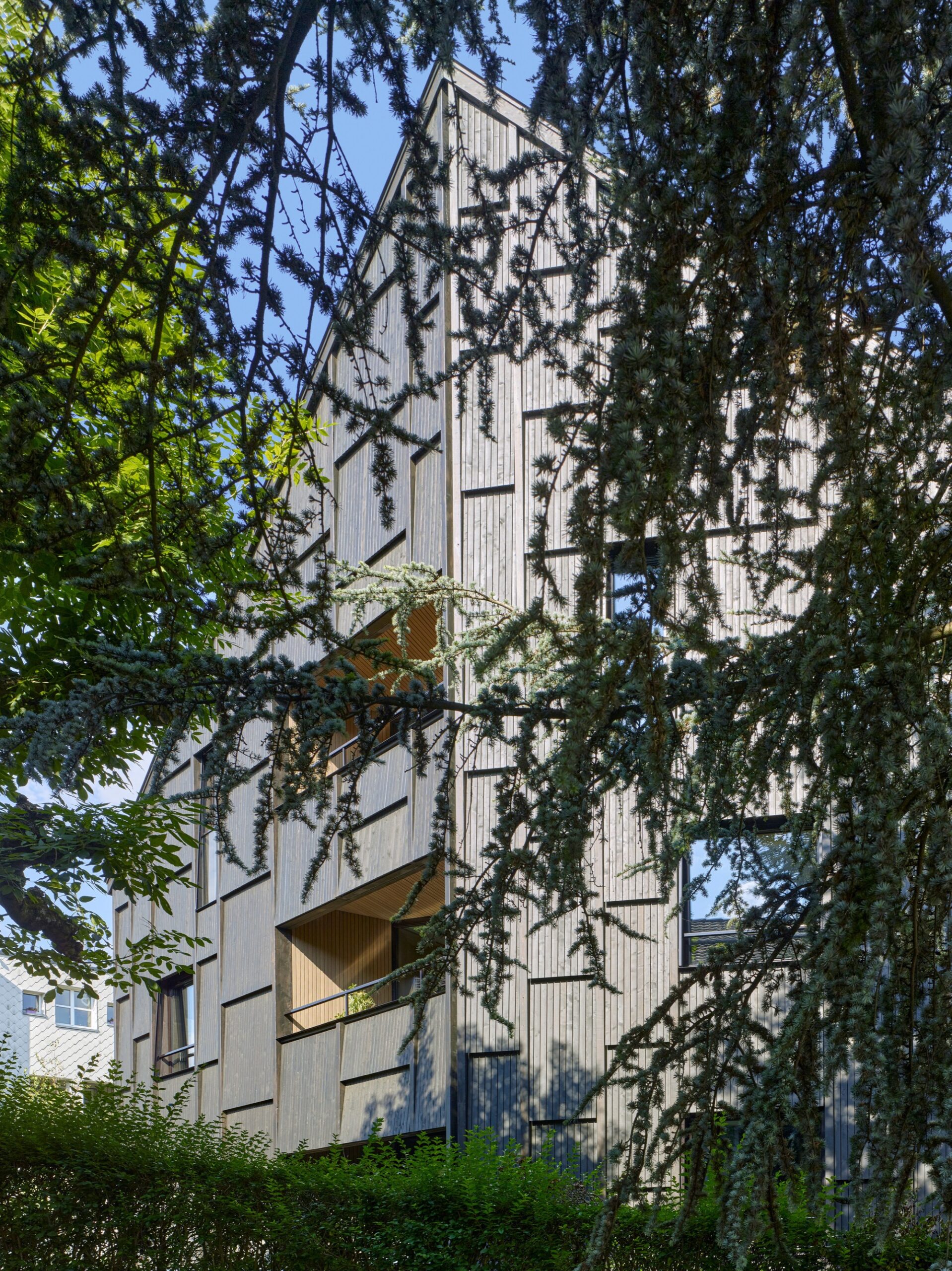 Apartment Building L329