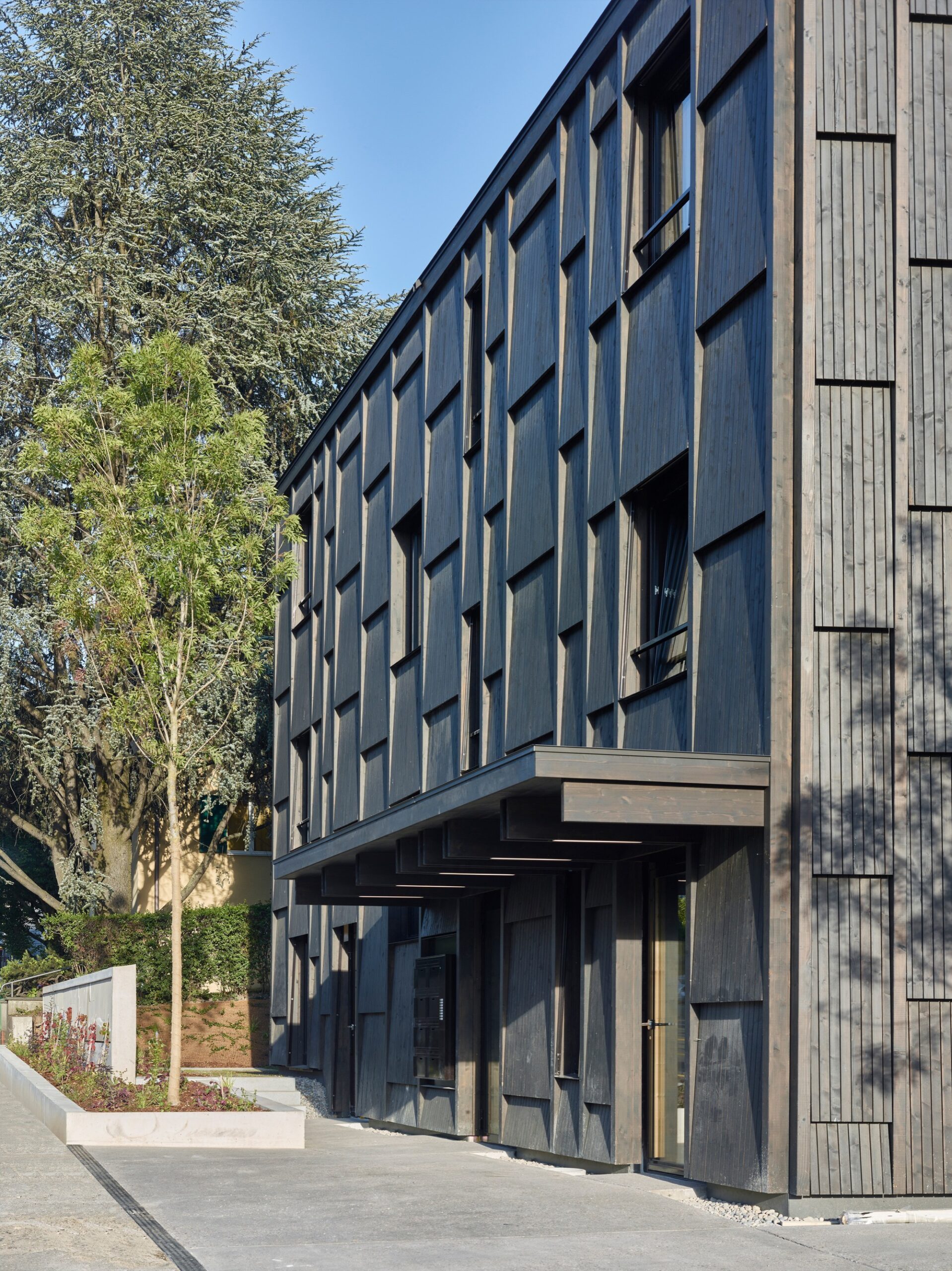 Apartment Building L329