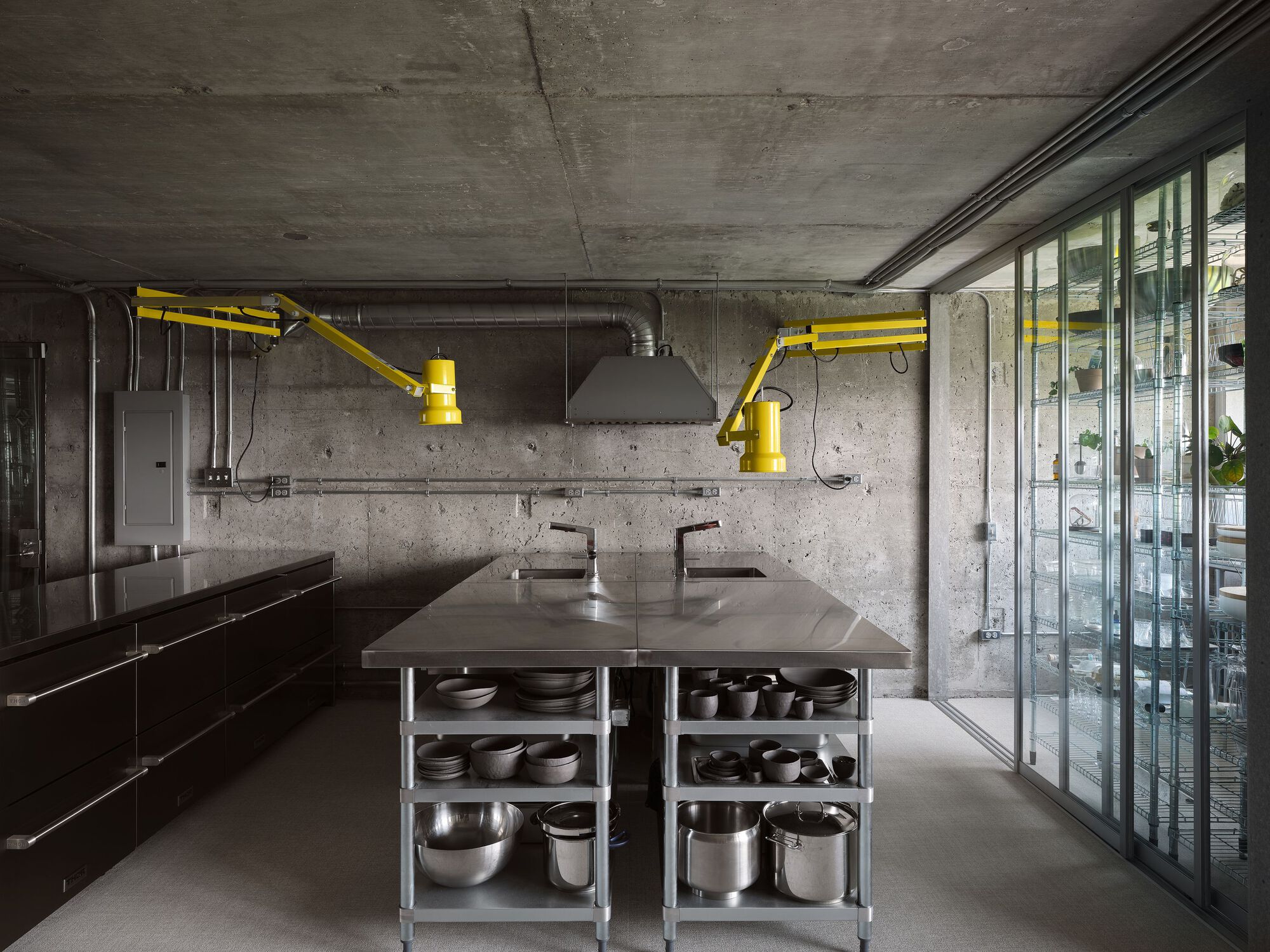 Bruj Creative Laboratory Apartment